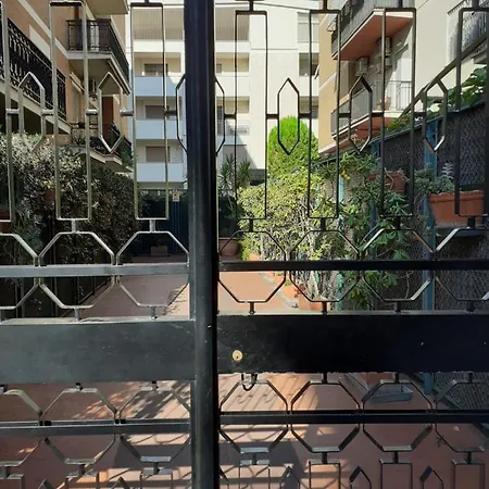 1 Bis Flat דירה *